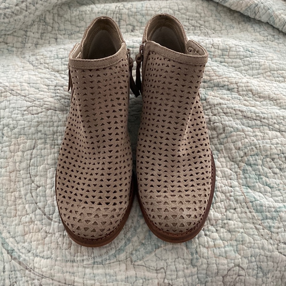 NEW Gianna Bini Booties